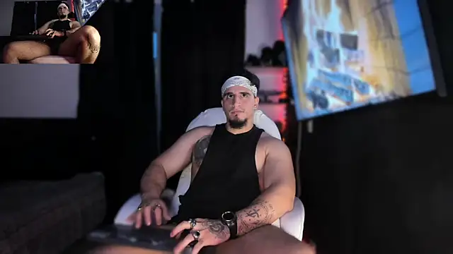 Snapshot of kingbear777 chatting on December 22, 2024, 1:34 am kingbear777 online show from December 22, 2024, 1:34 am