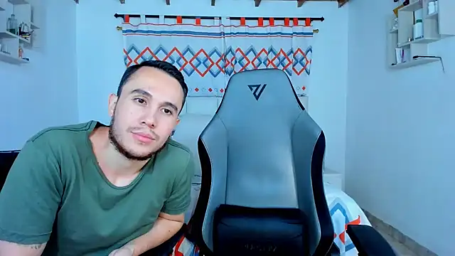 Snapshot of xxx_sweet_couple_ chatting on December 17, 2024, 4:56 am xxx sweet couple online show from December 17, 2024, 4:56 am