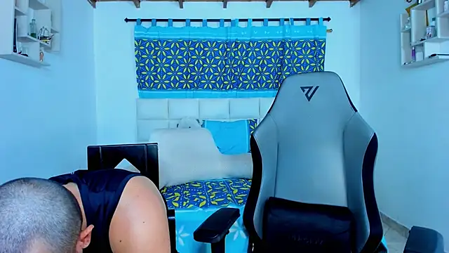 Snapshot of xxx_sweet_couple_ chatting on January 17, 2025, 8:45 am xxx sweet couple online show from January 17, 2025, 8:45 am