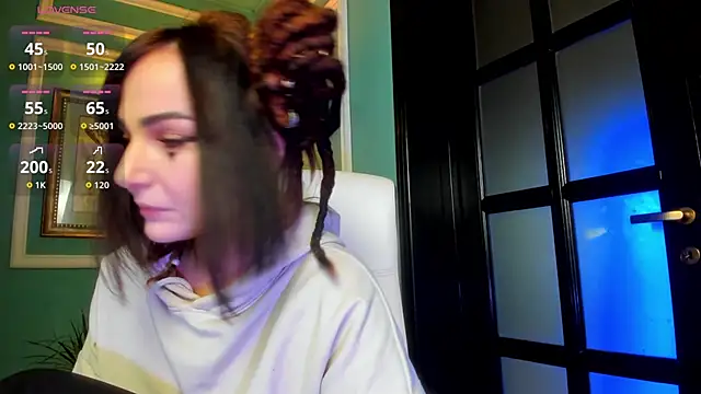 Snapshot of 1Munique chatting on October 9, 2025, 12:14 pm 1Munique online show from October 9, 2025, 12:14 pm