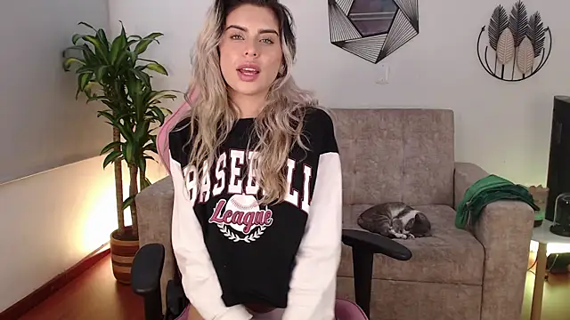 Snapshot of Mayli-x chatting on February 11, 2025, 4:44 am Mayli-x online show from February 11, 2025, 4:44 am