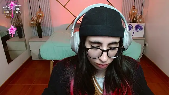 LenaRoses online show from February 19, 2026, 9:22 pm