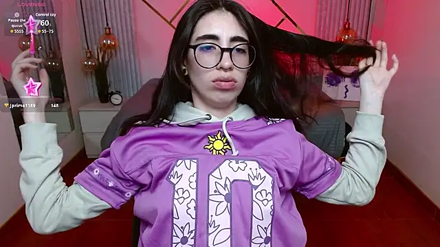 LenaRoses online show from April 17, 2026, 5:38 pm