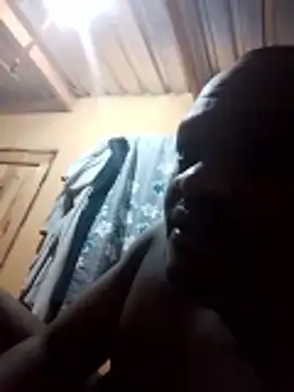 tonniii33 online show from February 10, 2026, 8:46 pm