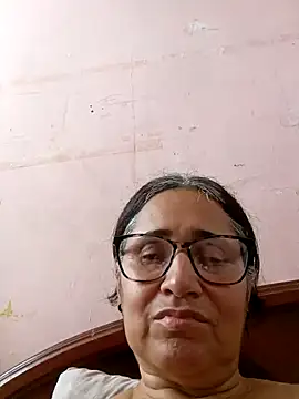 Snapshot of _candi chatting on February 1, 2025, 6:29 pm candi online show from February 1, 2025, 6:29 pm