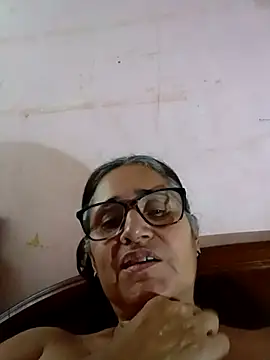 Snapshot of _candi chatting on February 4, 2025, 10:24 pm candi online show from February 4, 2025, 10:24 pm