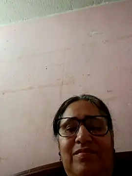 Snapshot of _candi chatting on February 17, 2025, 11:44 am candi online show from February 17, 2025, 11:44 am