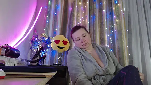 amorelara online show from May 26, 2026, 9:05 am