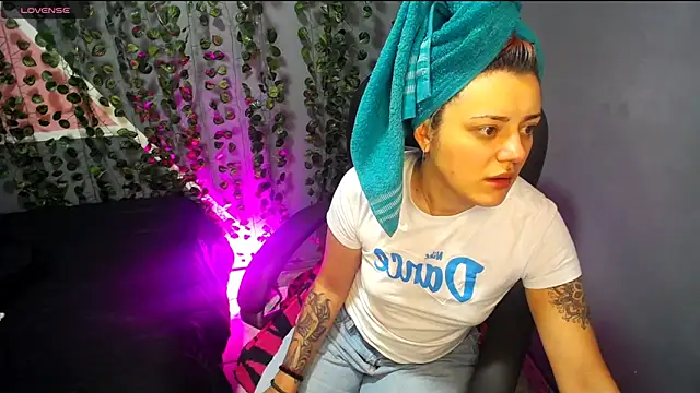 Snapshot of Alaska_atm chatting on December 24, 2024, 1:50 pm Alaska atm online show from December 24, 2024, 1:50 pm