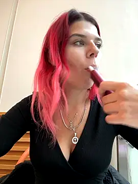 Snapshot of RiriRoseey chatting on October 7, 2025, 8:11 am RiriRoseey online show from October 7, 2025, 8:11 am