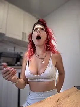 Snapshot of RiriRoseey chatting on October 8, 2025, 7:17 am RiriRoseey online show from October 8, 2025, 7:17 am