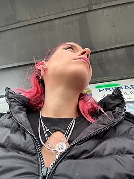 Snapshot of RiriRoseey chatting on October 24, 2025, 7:05 am RiriRoseey online show from October 24, 2025, 7:05 am