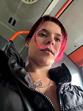 Snapshot of RiriRoseey chatting on November 4, 2025, 8:02 am RiriRoseey online show from November 4, 2025, 8:02 am