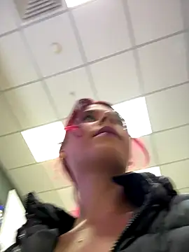 Snapshot of RiriRoseey chatting on November 8, 2025, 9:09 am RiriRoseey online show from November 8, 2025, 9:09 am