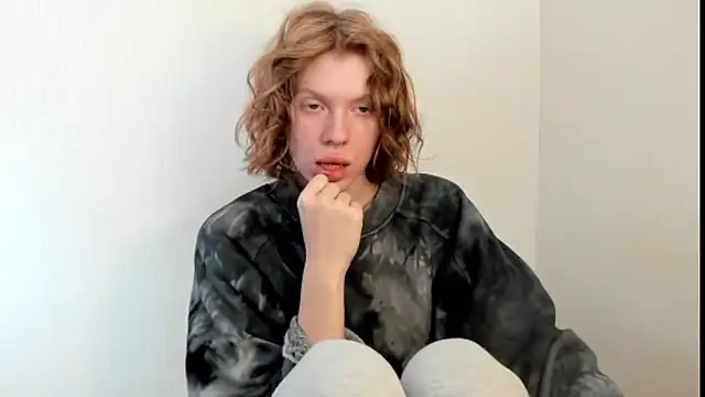 StellaDavis online show from October 2, 2025, 9:05 am