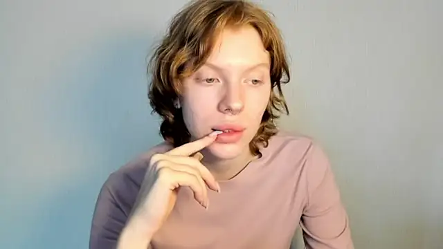 StellaDavis online show from February 25, 2026, 8:13 am