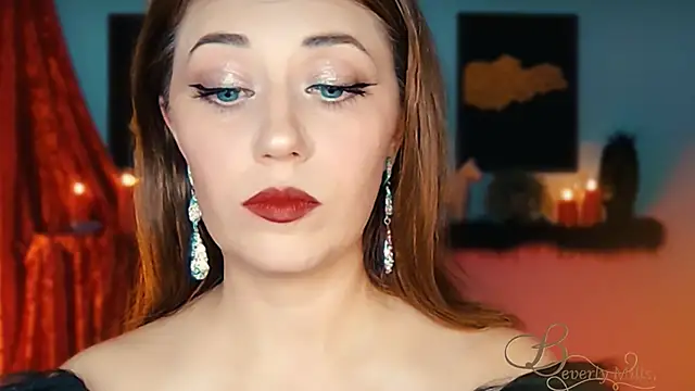 Snapshot of MissBeverlyMills chatting on October 19, 2025, 9:26 pm MissBeverlyMills online show from October 19, 2025, 9:26 pm