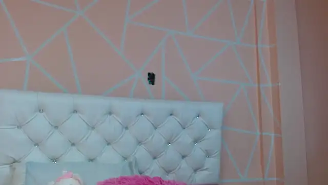 hantonella  online show from October 1, 2025, 8:15 pm