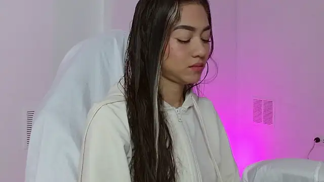 hantonella  online show from December 20, 2025, 3:30 pm