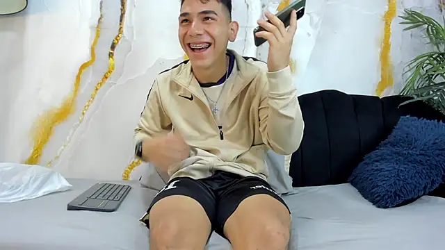 Snapshot of andrew_rose_ chatting on October 7, 2025, 2:47 pm andrew rose online show from October 7, 2025, 2:47 pm