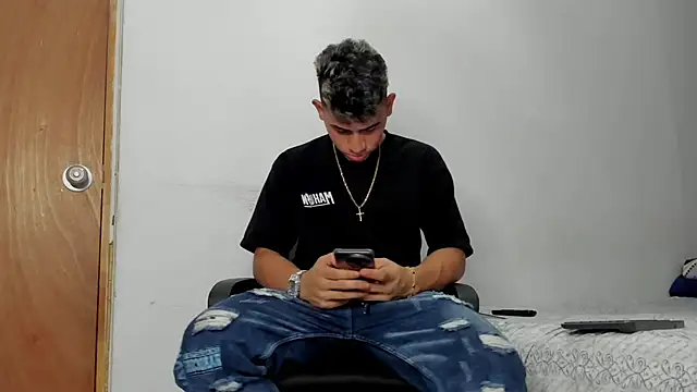 andrew rose  online show from February 11, 2026, 4:17 am