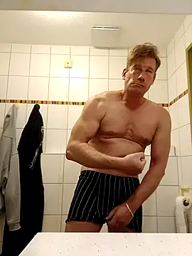 Snapshot of MArciQuarky chatting on September 11, 2025, 5:13 pm MArciQuarky online show from September 11, 2025, 5:13 pm