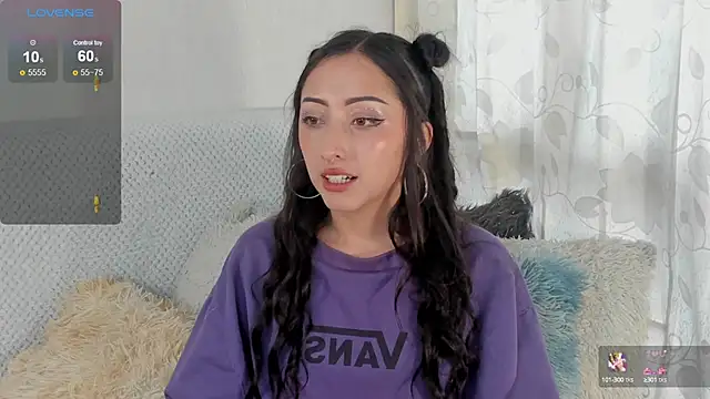 Snapshot of v1cky_ chatting on March 7, 2025, 9:27 pm v1cky online show from March 7, 2025, 9:27 pm