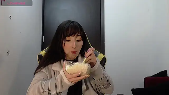 Snapshot of v1cky_ chatting on October 6, 2025, 11:02 pm v1cky online show from October 6, 2025, 11:02 pm