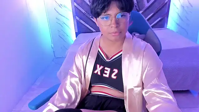 Emmapark  online show from February 6, 2025, 10:10 pm