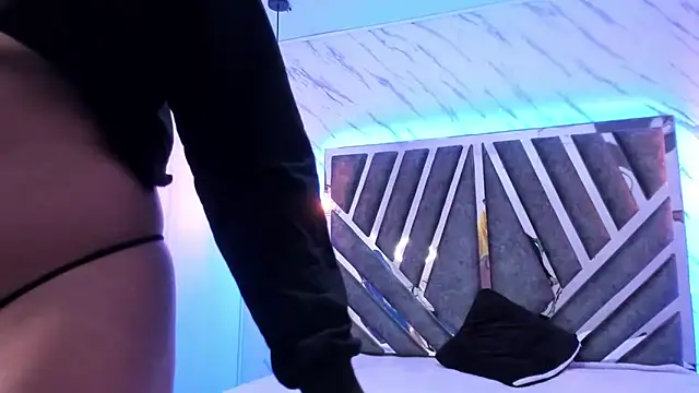 Emmapark  online show from February 10, 2025, 10:09 pm