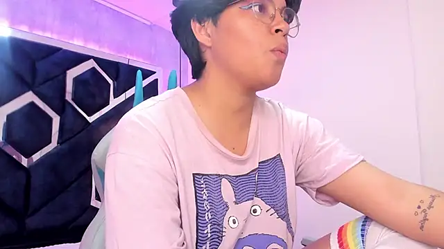 Emmapark  online show from February 23, 2025, 11:14 pm