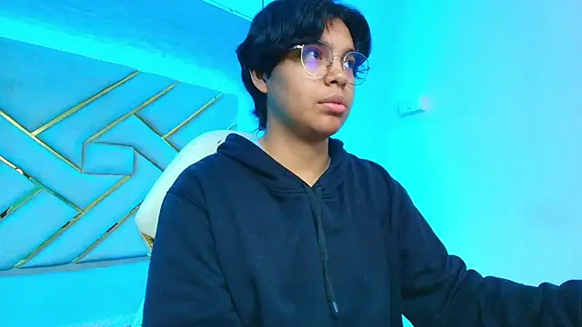 Emmapark  online show from March 19, 2025, 11:28 am