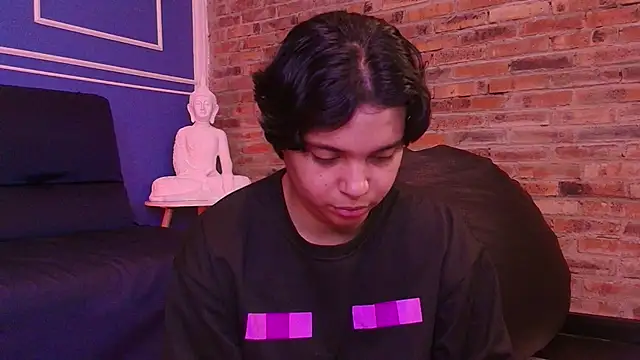 Emmapark  online show from November 9, 2025, 2:37 pm