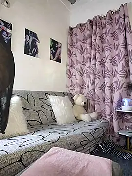 Charlotte Bayron online show from October 23, 2025, 12:32 am