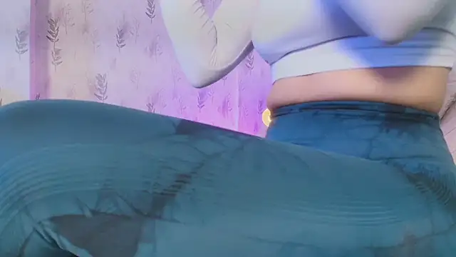 Snapshot of Giaa_Ross chatting on November 7, 2025, 12:49 pm Giaa Ross online show from November 7, 2025, 12:49 pm