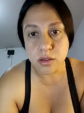 whitegirl0122 online show from October 29, 2025, 8:21 pm