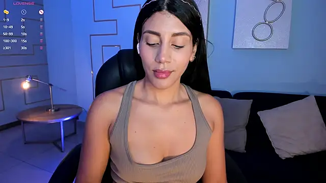 CharlotteCox  online show from February 5, 2025, 11:12 am