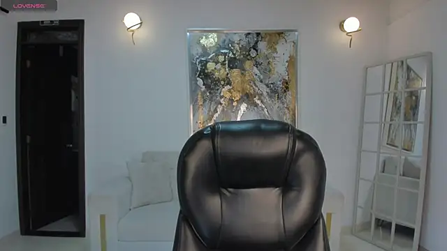 CharlotteCox  online show from April 26, 2026, 3:15 am