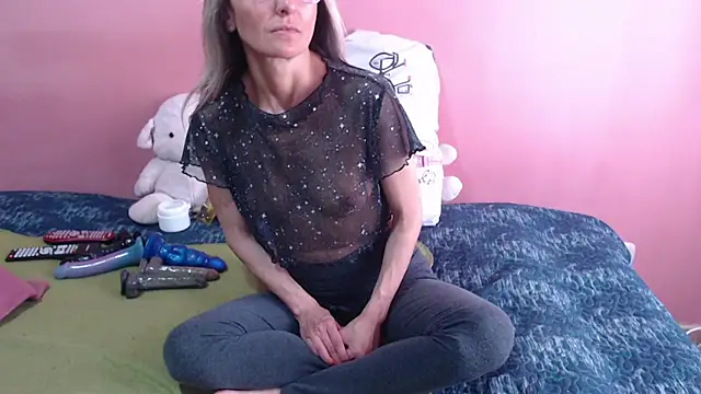 Snapshot of Susanlover chatting on October 7, 2025, 8:39 pm Susanlover online show from October 7, 2025, 8:39 pm