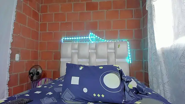 Snapshot of Elettrahot_ chatting on November 1, 2025, 11:45 am Elettrahot online show from November 1, 2025, 11:45 am