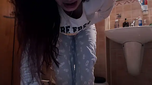 Snapshot of LovelyAndraGirl chatting on May 2, 2026, 2:44 pm LovelyAndraGirl online show from May 2, 2026, 2:44 pm