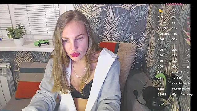 Kelly Hardy online show from February 13, 2025, 11:50 am