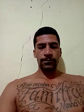 adriabis013 online show from April 29, 2026, 5:52 pm