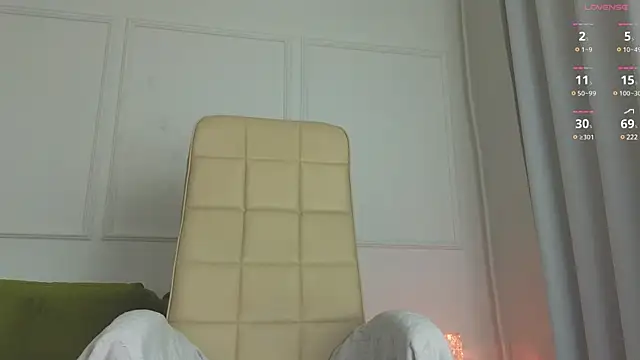 Snapshot of Sereta_Finn chatting on December 6, 2024, 7:12 pm Sereta Finn online show from December 6, 2024, 7:12 pm