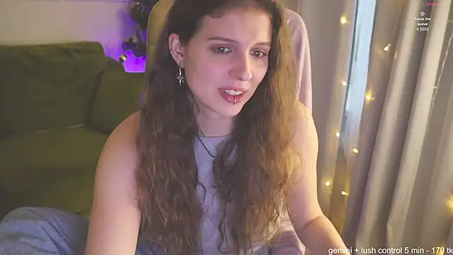 Snapshot of Sereta_Finn chatting on December 27, 2024, 11:06 am Sereta Finn online show from December 27, 2024, 11:06 am