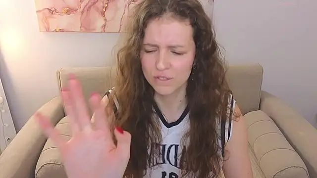 Snapshot of Sereta_Finn chatting on February 28, 2025, 10:41 am Sereta Finn online show from February 28, 2025, 10:41 am