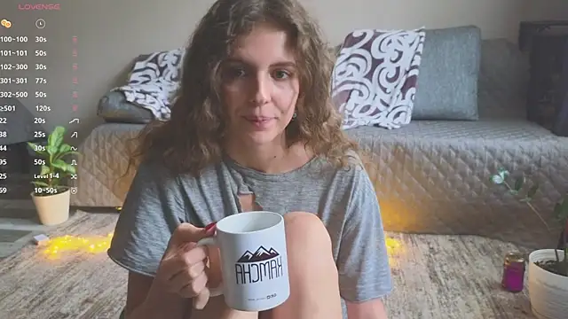 Snapshot of Sereta_Finn chatting on September 21, 2025, 11:45 am Sereta Finn online show from September 21, 2025, 11:45 am