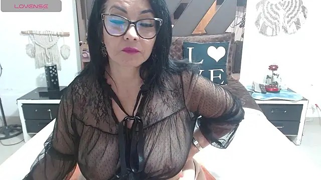 lindaesmeralda online show from February 26, 2025, 2:25 pm