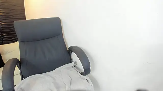 sofia 44 online show from March 21, 2026, 1:58 pm