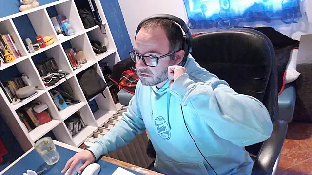 ravingr4d4 online show from January 28, 2025, 12:22 pm